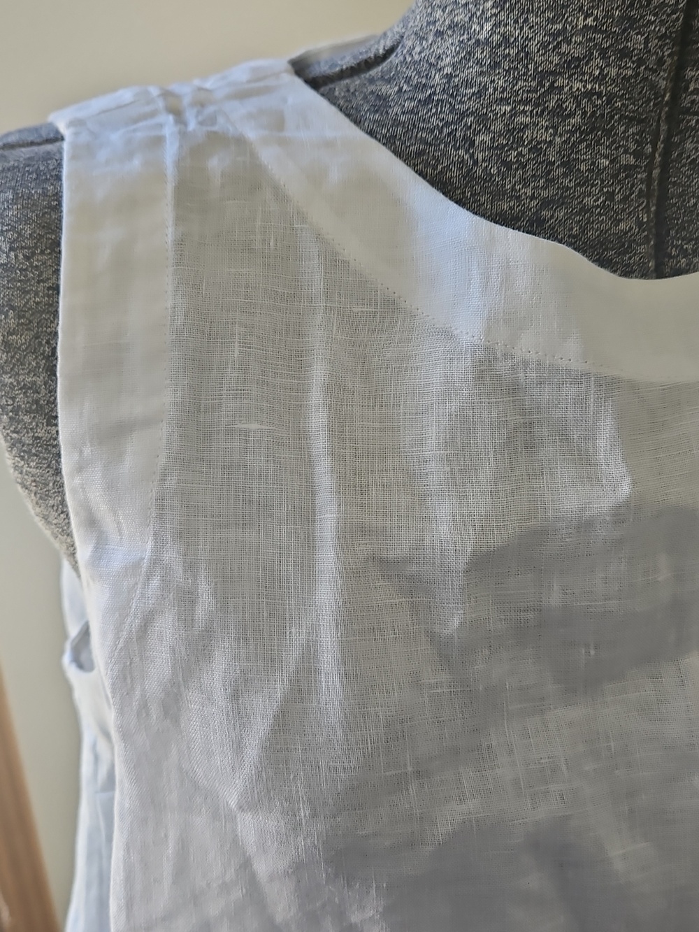 Banana Republic BR 100% linen White Shell Blouse - Picture 2 of 8